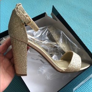 G by Guess Gold Heels 7